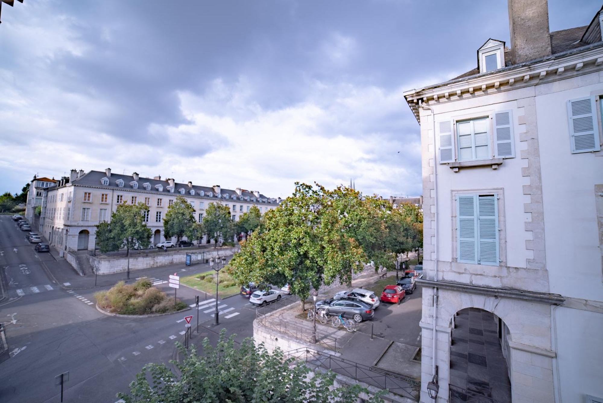 La Vue Royale - Face Au Chateau - Wifi - 4 Personnes Pau Exterior foto